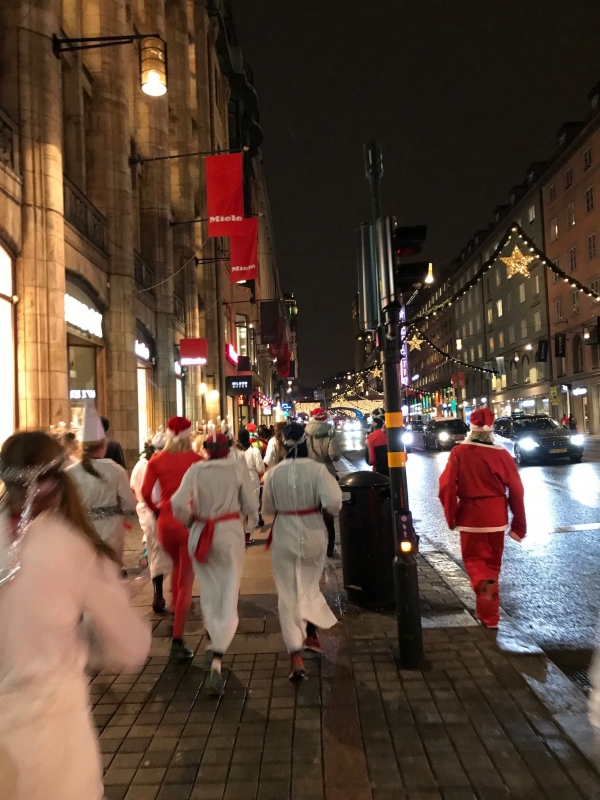 t%C3%A5g1 - ALLA får vara (springande) Lucia!