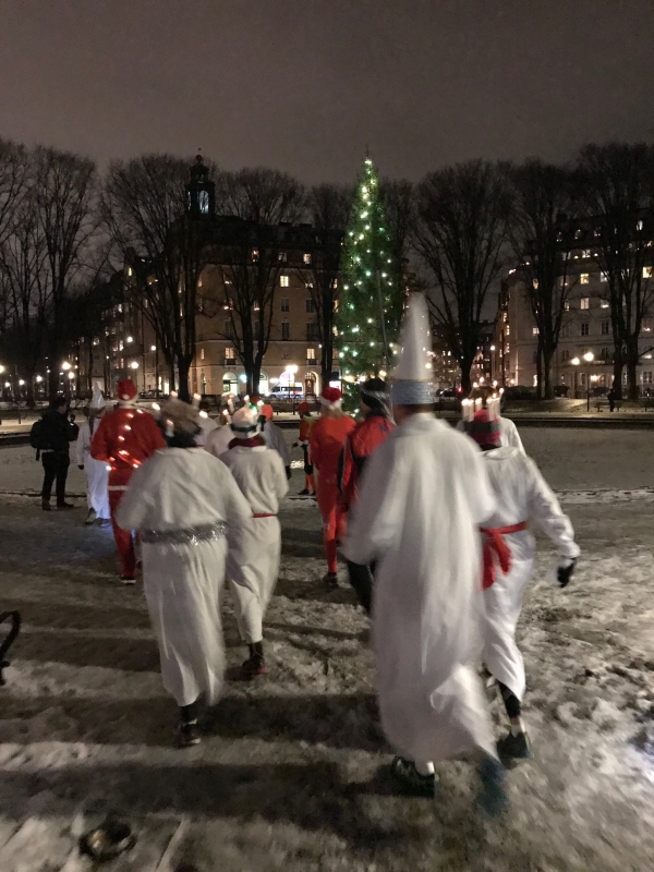 t%C3%A5g3 - ALLA får vara (springande) Lucia!