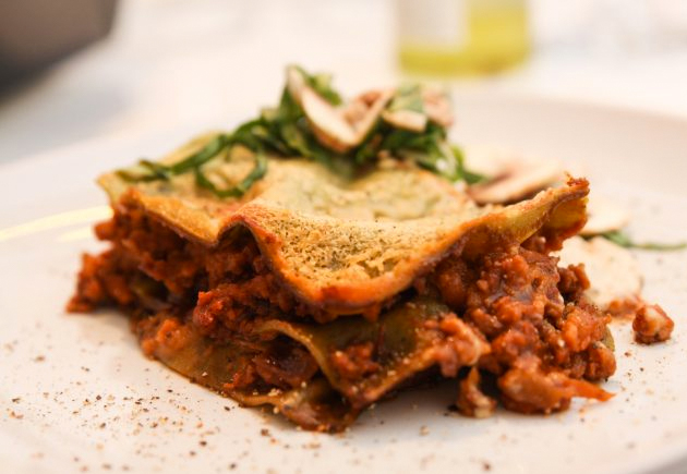 lasagne - Vegansk lasagne med fräsch champinjonsallad