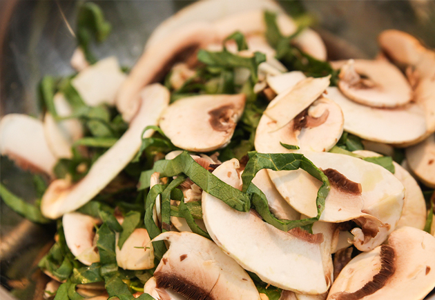 sallad - Vegansk lasagne med fräsch champinjonsallad