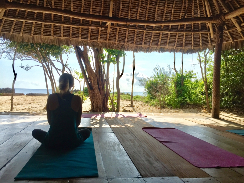 FullSizeRender%20%286%29 - Yoga på stranden i Kenya!