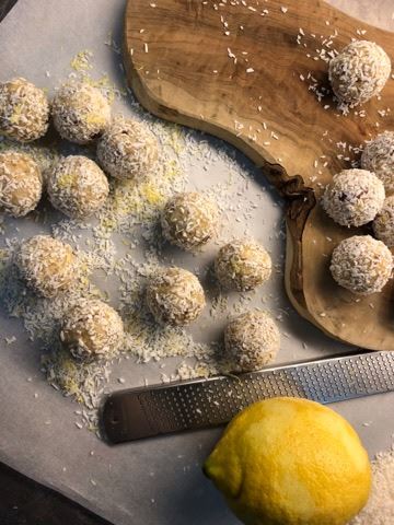 22752770_10155513751915339_377270895_n - Raw Kokos & Citron Bliss Balls