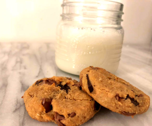 cookiesandmilk - Snabba och sockerfria Chocolate Chip Cookies