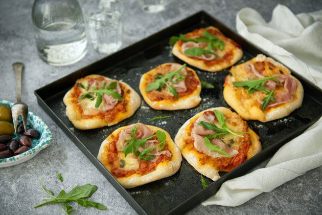 Minipizza-med-linser-och-prosciutto-1024x683 - pizzarecept