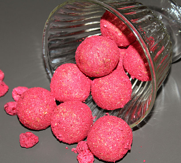 rawfoodbollar_hallon - Rawfoodbollar med hallon och lakrits