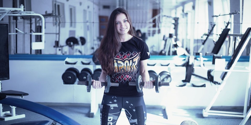 tjejer3 - 10 saker styrketränande tjejer gör – och skäms för