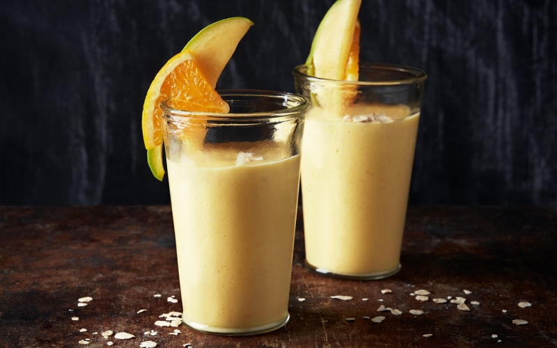 Mangosmoothie med kvarg och havregryn