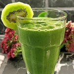 avokadosmoothie med spenat.jpeg sites/default/files/avokadosmoothie med spenat_0.jpeg