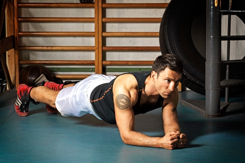 kna_mot_armbage1 webb.jpg sites/default/files/kna_mot_armbage1 webb.jpg