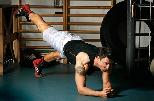 kna_mot_armbage3 webb.jpg sites/default/files/kna_mot_armbage3 webb.jpg