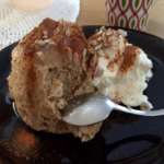Fredagsfrukost: Mugcake med mandelsmörs- och äppelgömma