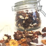 Granola med choklad och banan – så gör du egen proteinrik granola