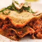 Läcker vegansk lasagne med champinjonsallad