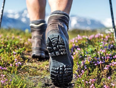 vandring-kängor-stavar