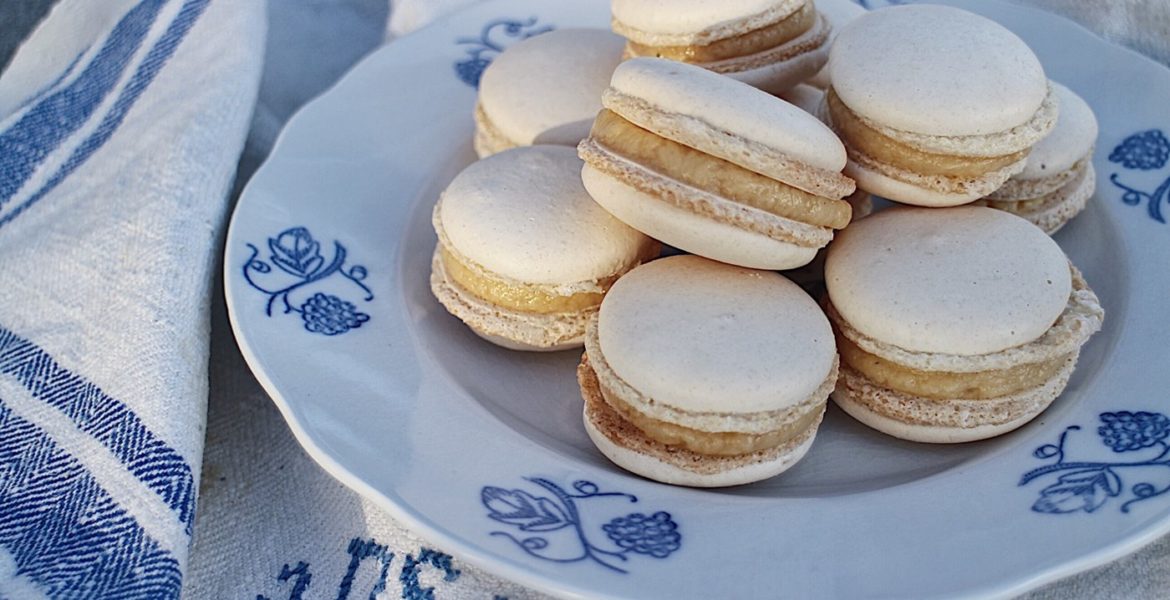 salted caramel macarones