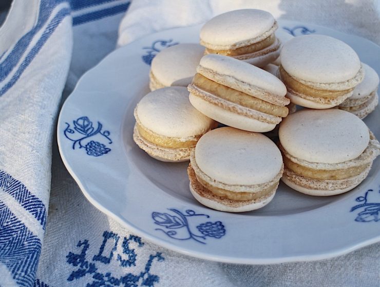 salted caramel macarones