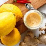 Ingefärsshot med färska citroner, ingefära och chili – enkla ingredienser för att stärka immunförsvaret och hålla förkylningar borta.