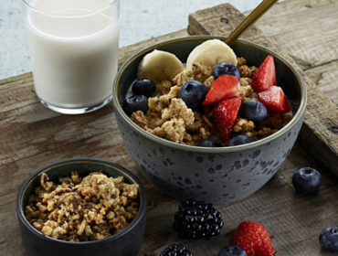 Mountainfield_Edgy-Veggie_Granola-morgenmad_stemning-768x1024-1