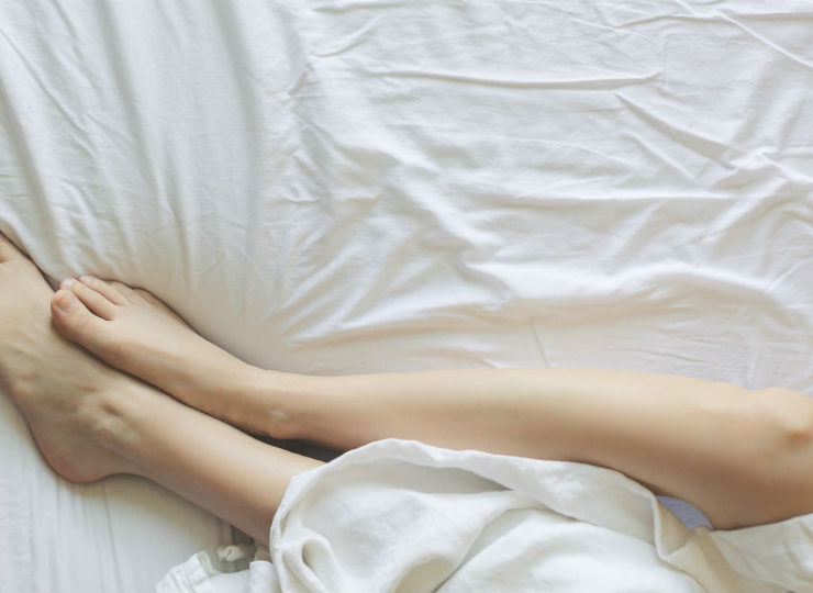 bed-bedroom-blanket-545015-1-1