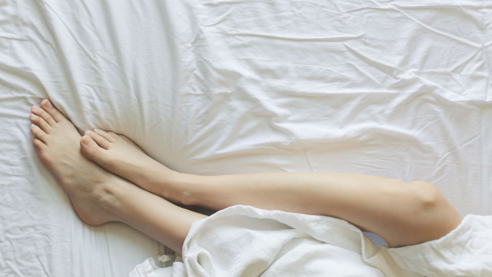 bed-bedroom-blanket-545015-1-1