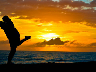 beach-clouds-couple-415351