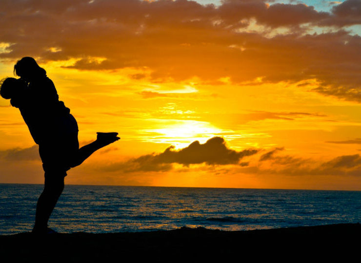 beach-clouds-couple-415351