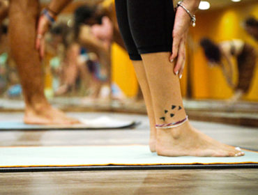 trana_barfota_fotter_yoga