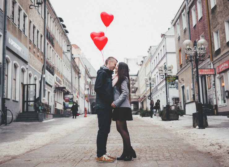 couple-walking-on-city-street-307791