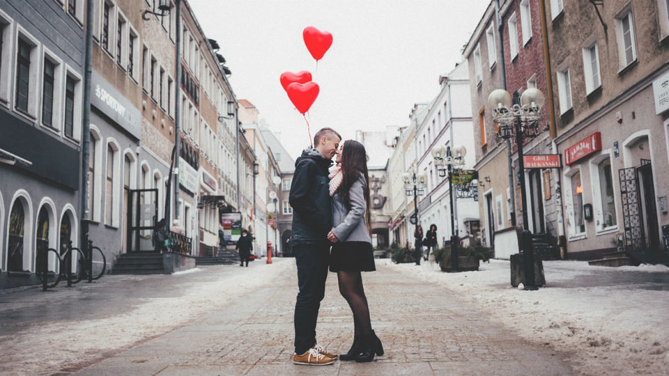 couple-walking-on-city-street-307791