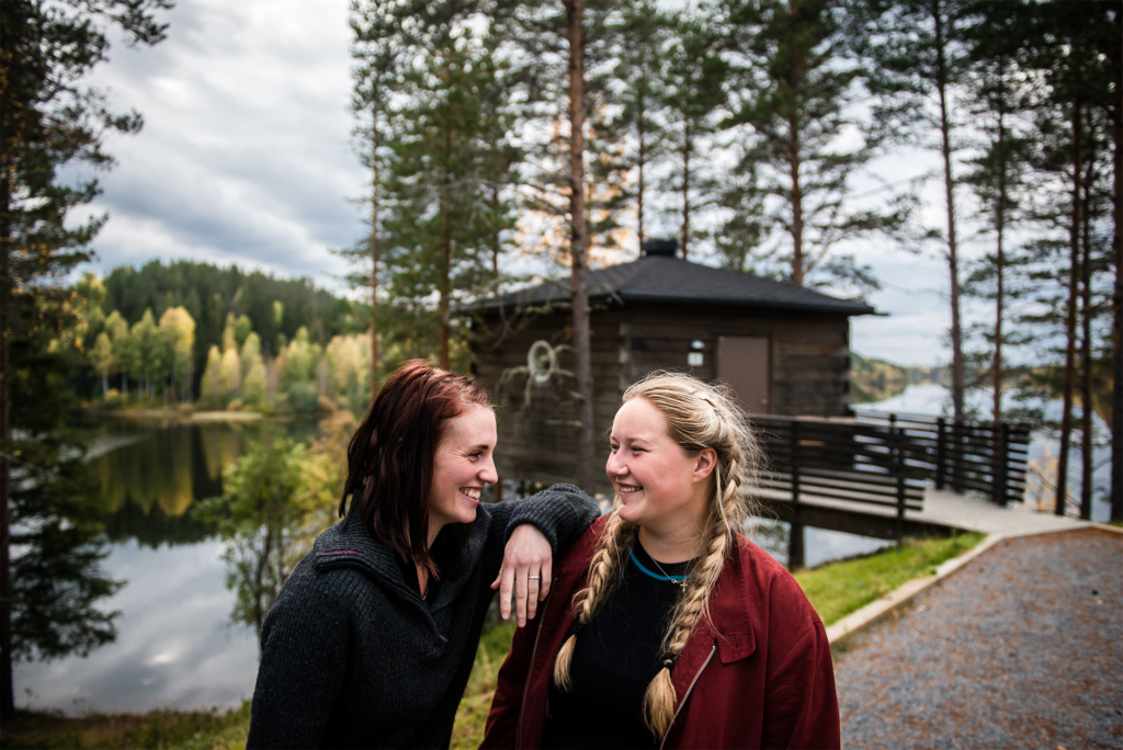 Friends_homepage-1-1024x684 - YOGARETREAT med 4 OLIKA YOGATYPER för dig