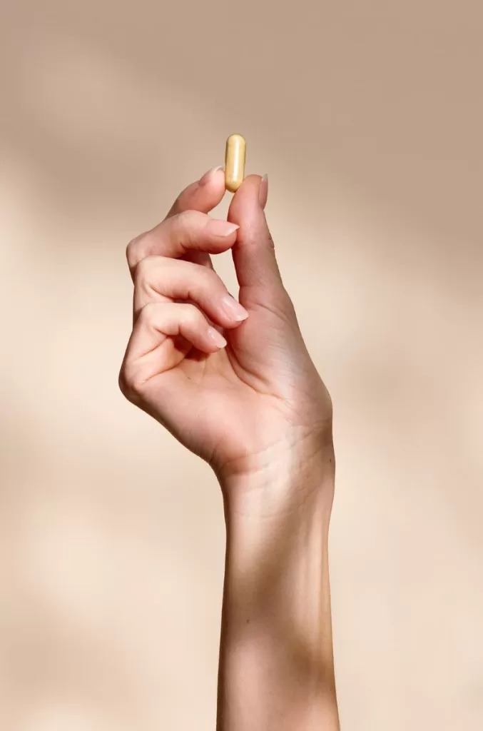 221212_kalla_hormones-me_how_to_go-677x1024 - klimakteriet