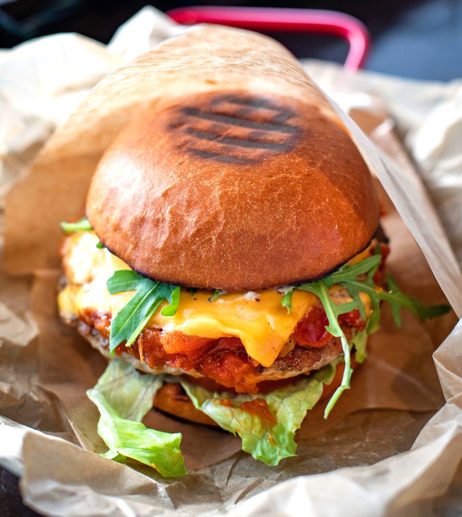 burgare-ost-915x1024 - Ost som proteinkälla