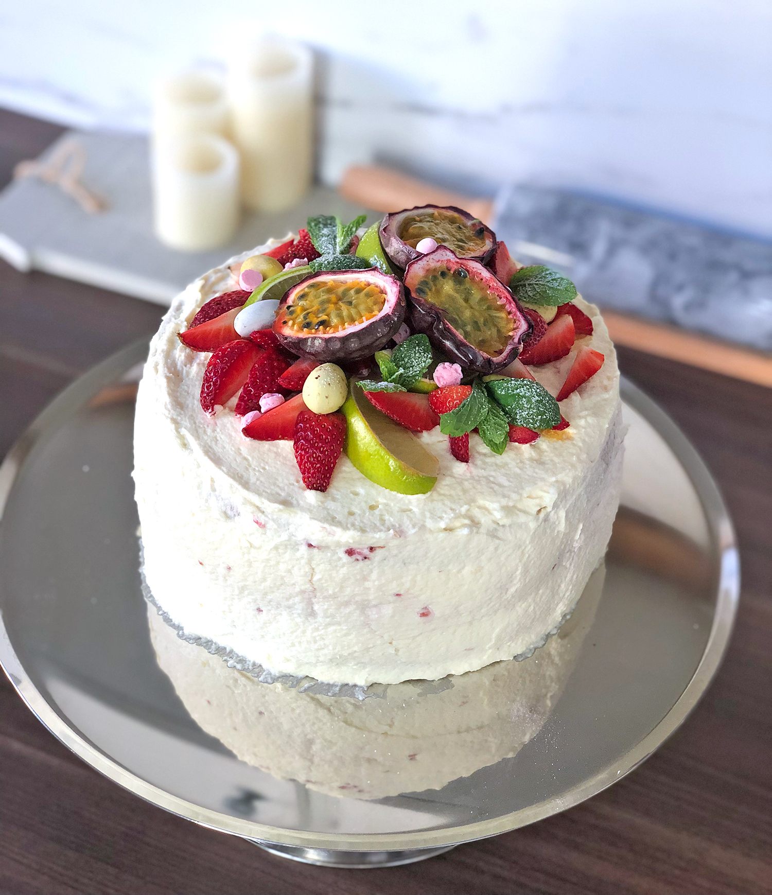 jordgubbstårta med myntapannacotta