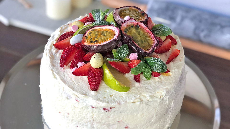 jordgubbstårta med myntapannacotta