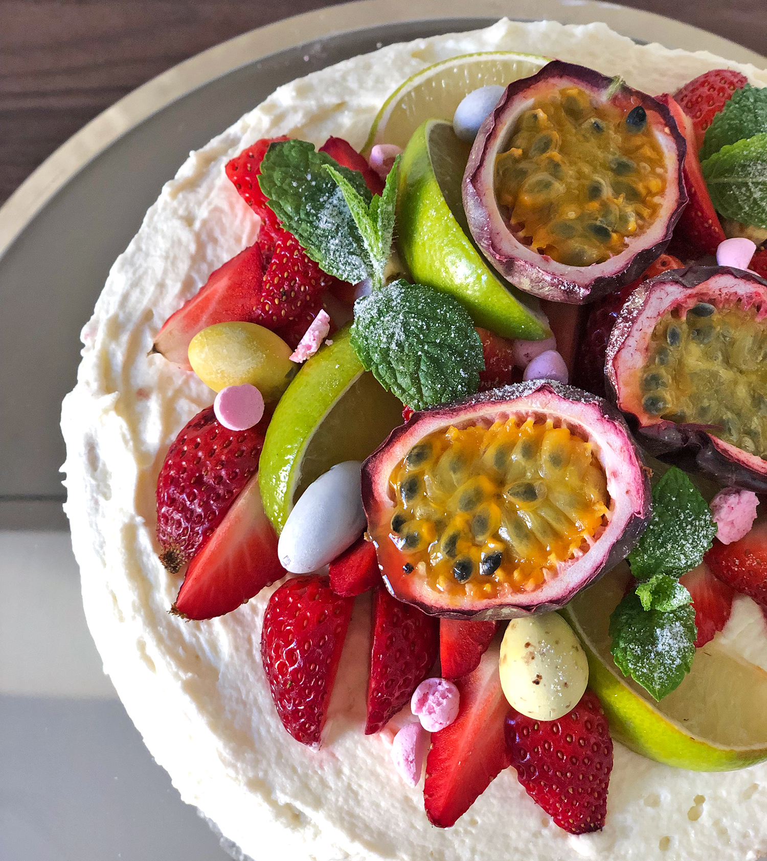 jordgubbstårta med myntapannacotta