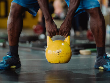 helkroppspass med kettlebell
