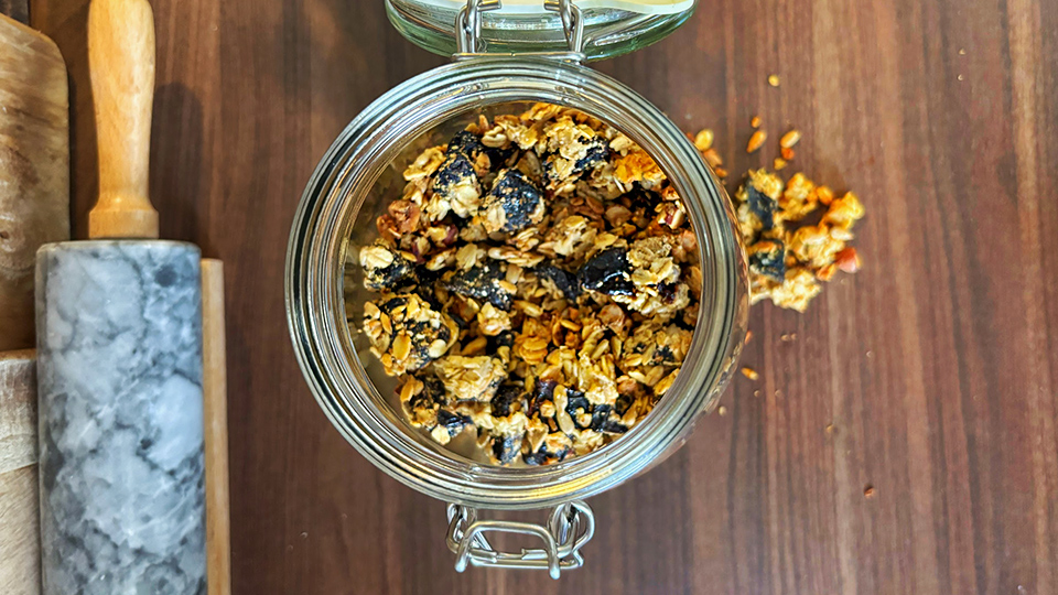 Granola med rostade hasselnötter