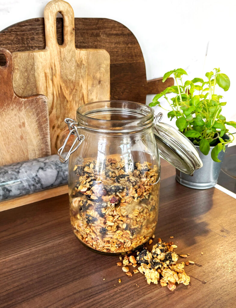 Granola med rostade hasselnötter