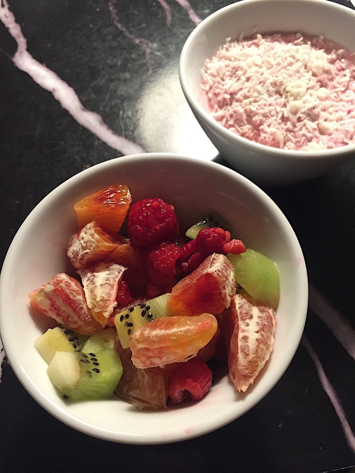 Fruktsallad med apelsin, kiwi och hallon