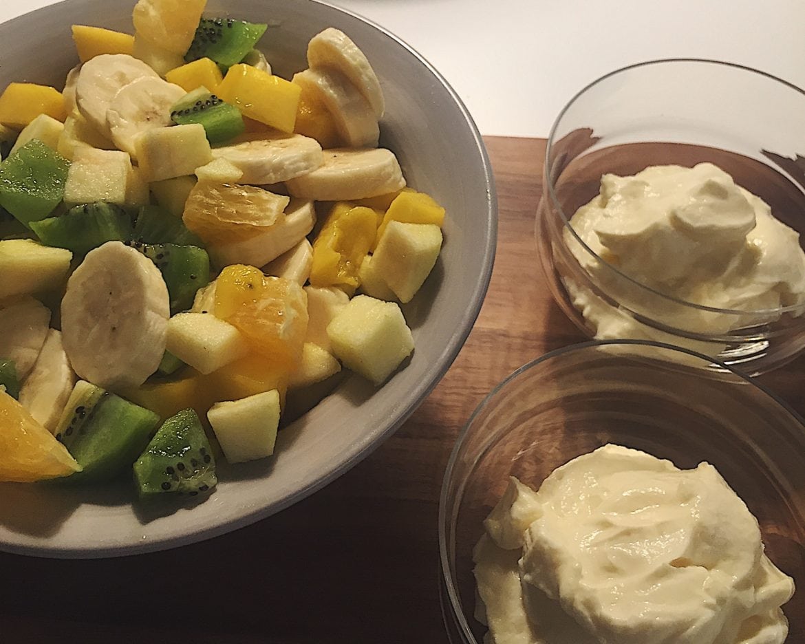 Fruktsallad med vaniljkvarg