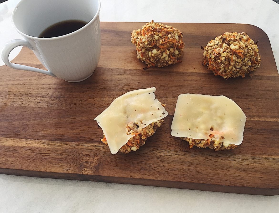 Keso och morotsbröd