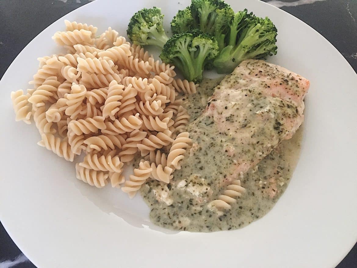 Lax med grädde och pesto
