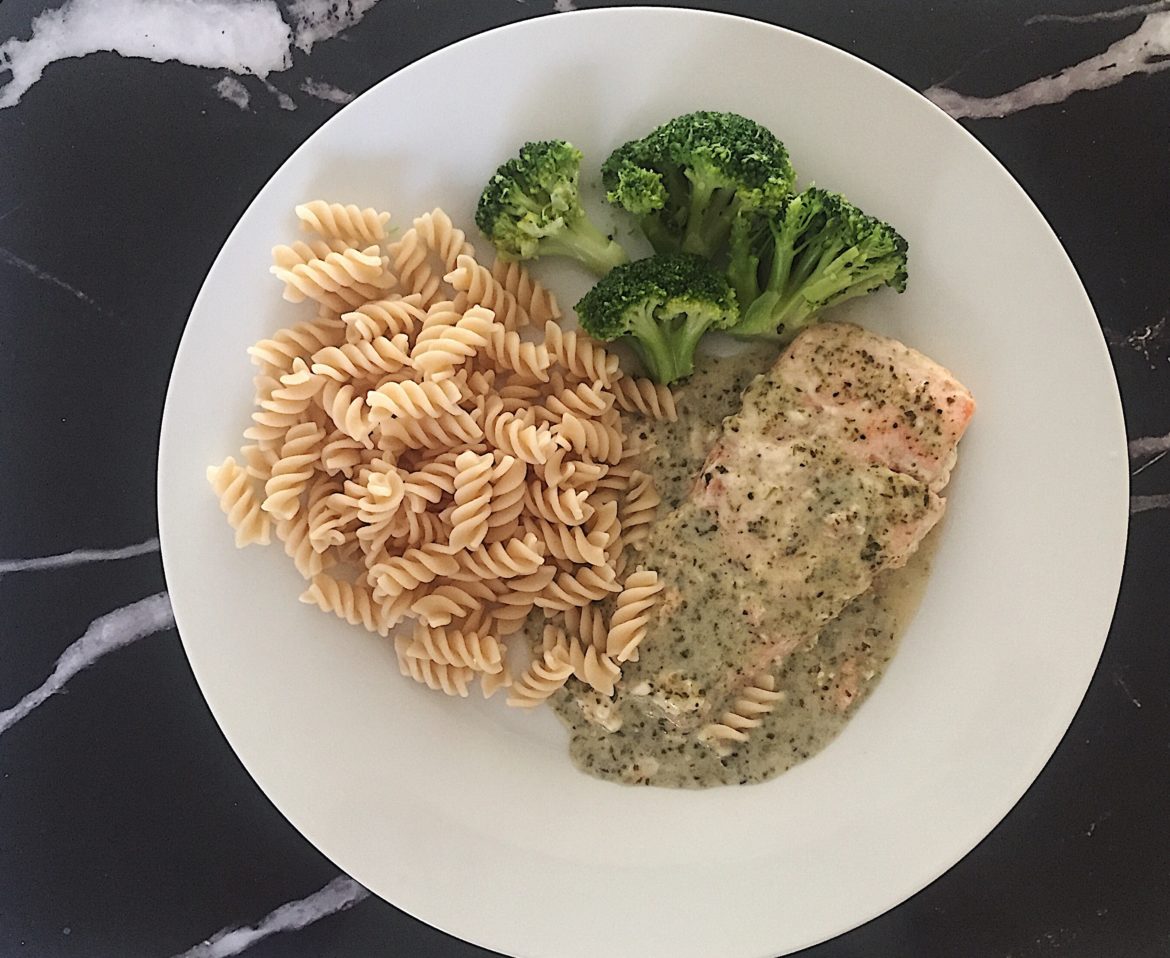 Lax med grädde och pesto