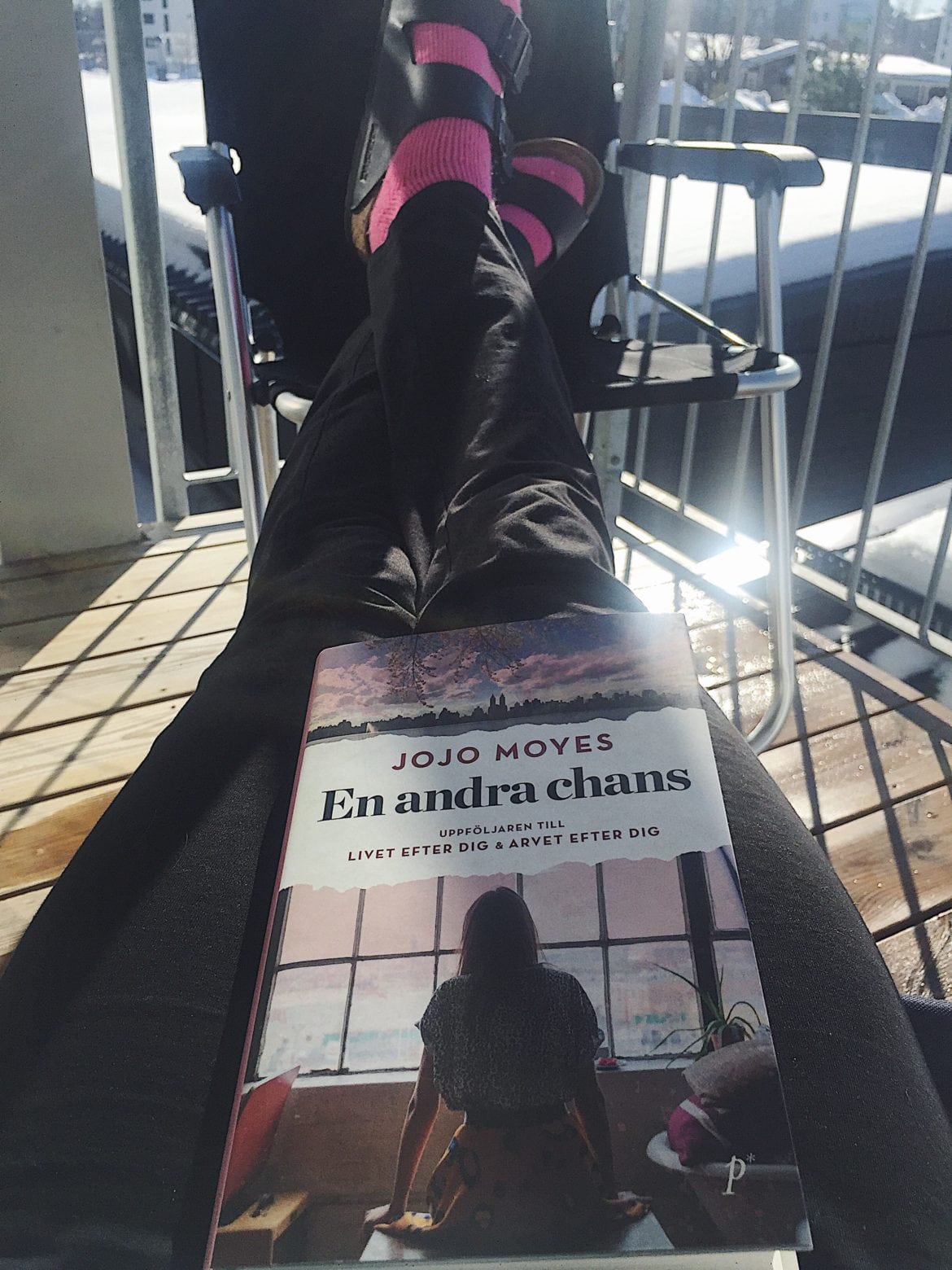 Att läsa en bok är ett bra sätt för att komma ner i varv