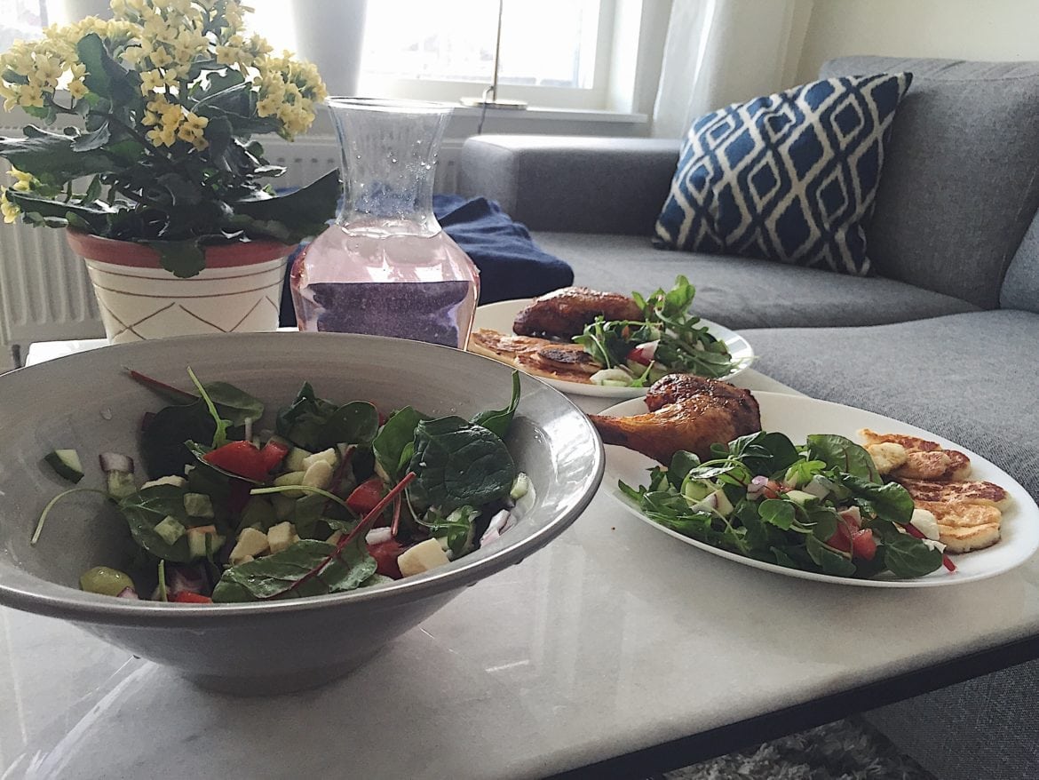 Grillad kyckling, halloumi och sallad