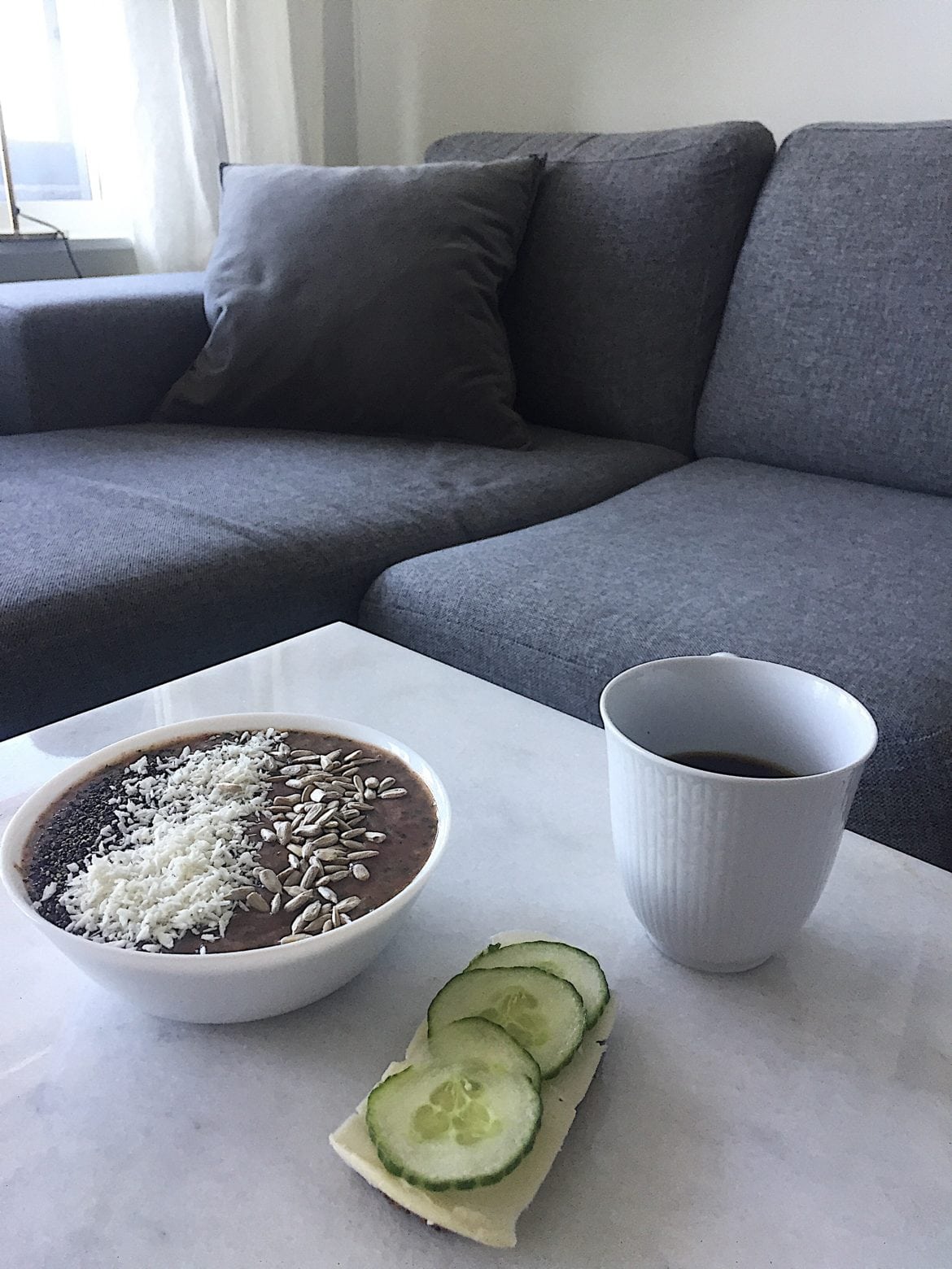 Smoothiebowl och bananbröd