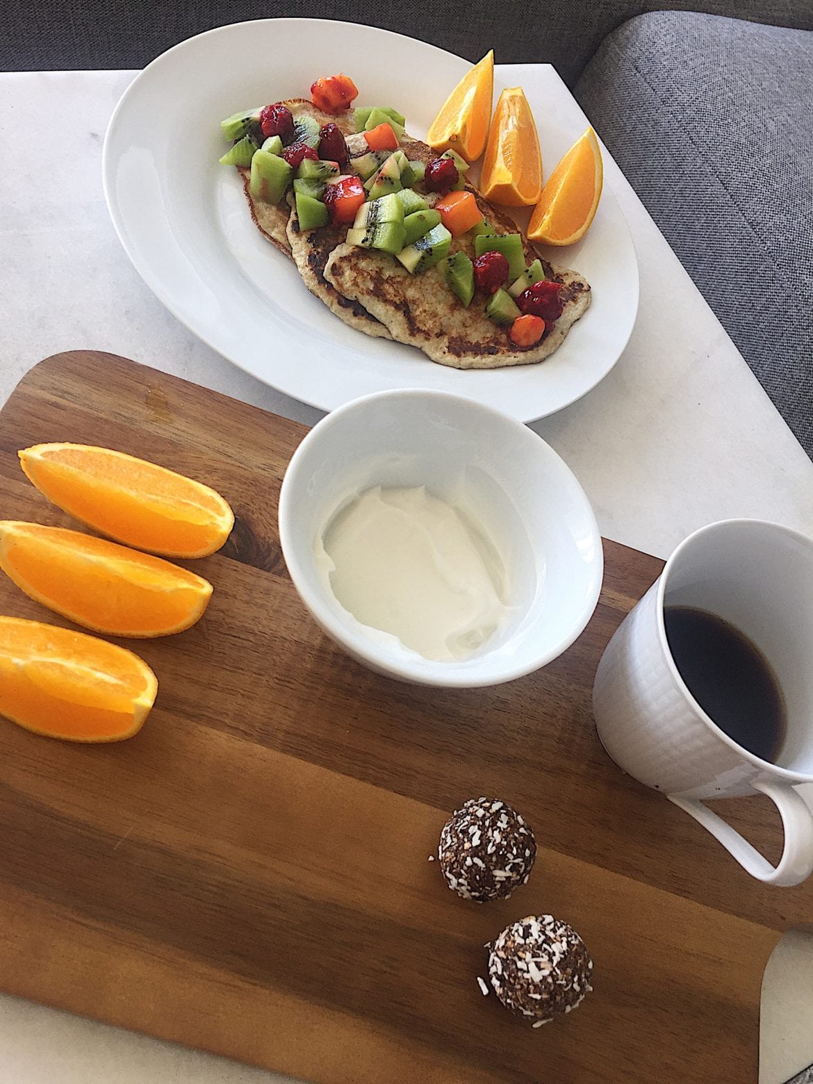 Bananpannkaka och dadelbollar med lakrits