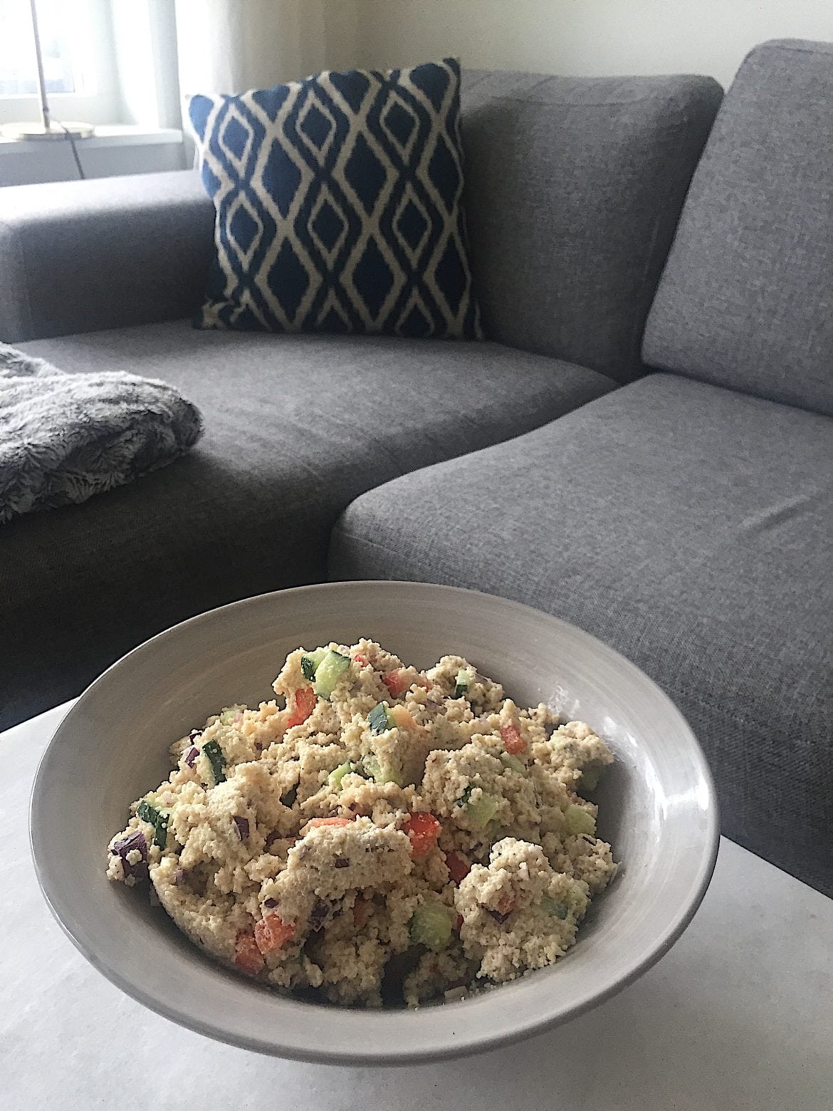 Couscous sallad med stekt lax