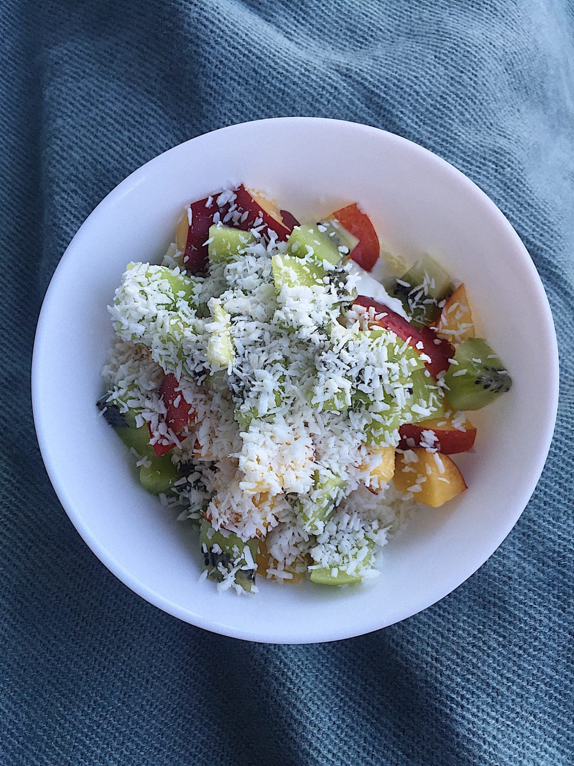 Turkisk yoghurt med nektarin, kiwi och kokos