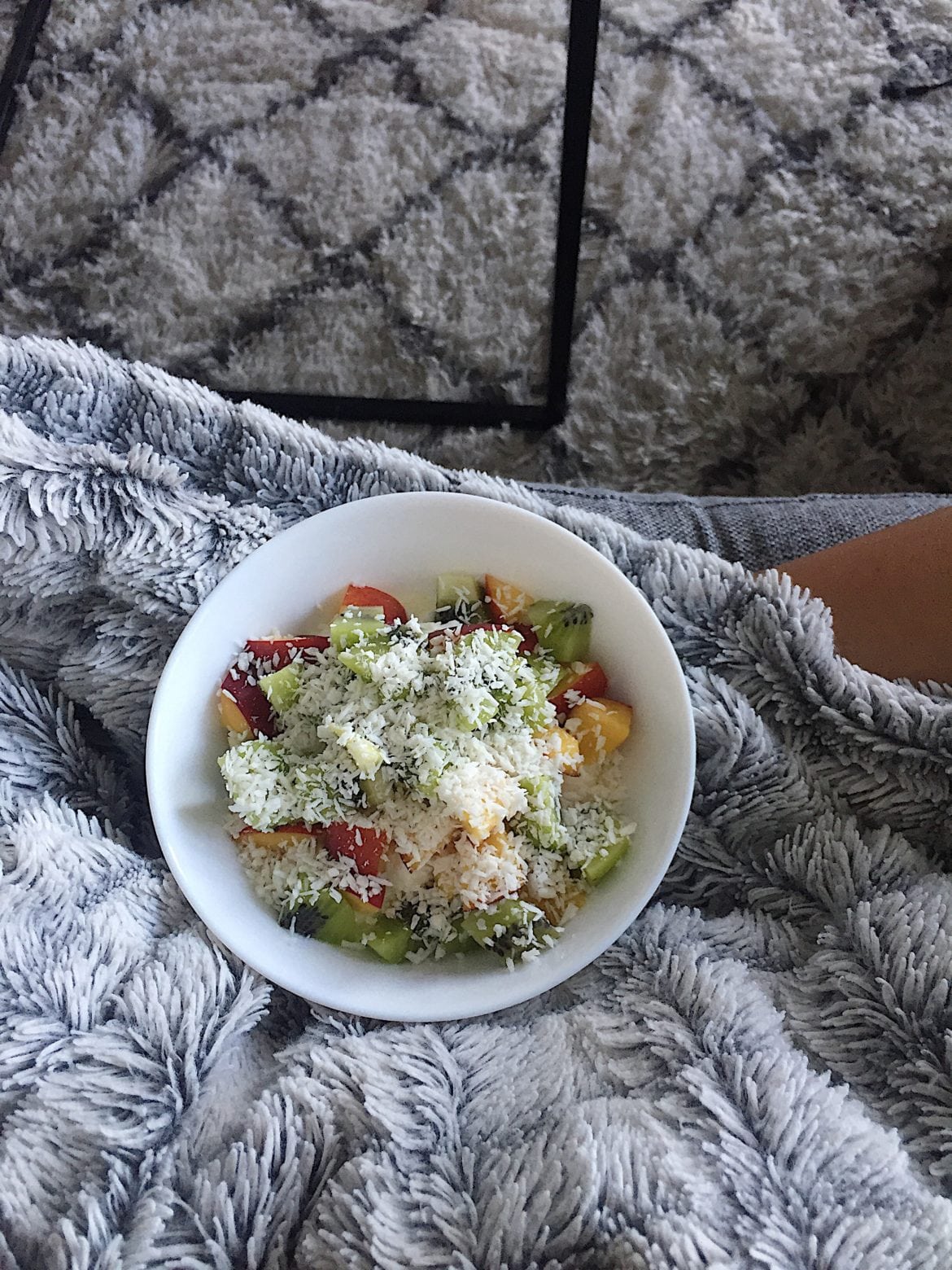 Turkisk yoghurt med nektarin, kiwi och kokos